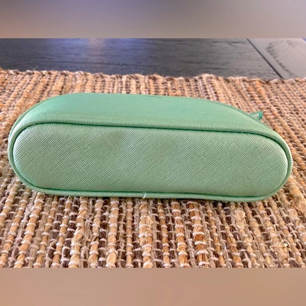La Mer bundle makeup bag and keychain/ bag charm